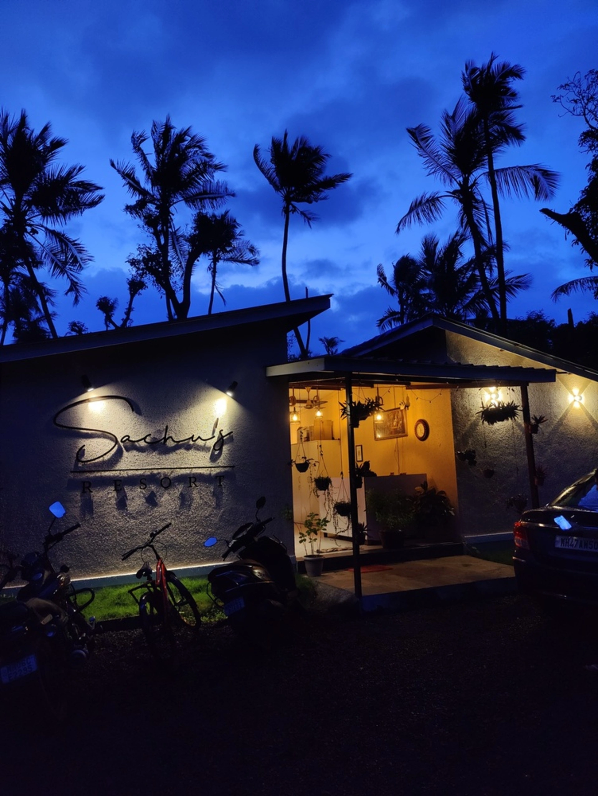 Sachu's resort night view entrance